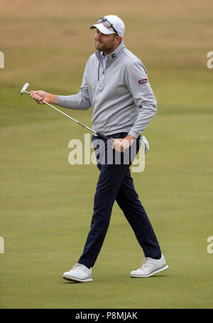 Matthieu Southgate réagit à l'absence du son par putt sur le 12e trou lors de la première journée de l'Open écossais Aberdeen Asset Management à Bouaye Golf Club, East Lothian. Banque D'Images