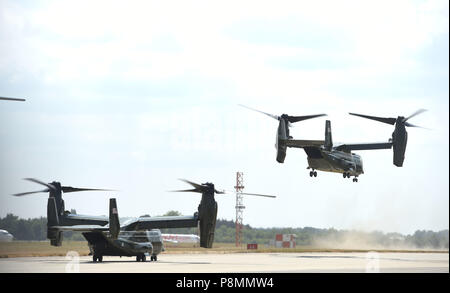 Osprey de l'US Marine Corps avions qui décollent de l'aéroport de Stansted, Londres en tant que Président des Etats-Unis Trump et Melania Trump commencer leur première visite officielle au Royaume-Uni. Banque D'Images