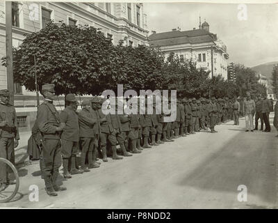 . 298 Gefangene Italiener vor dem Armee Gruppenkommando. Aufgenommen, am 16.septembre 1915. BildID (15461875) Banque D'Images