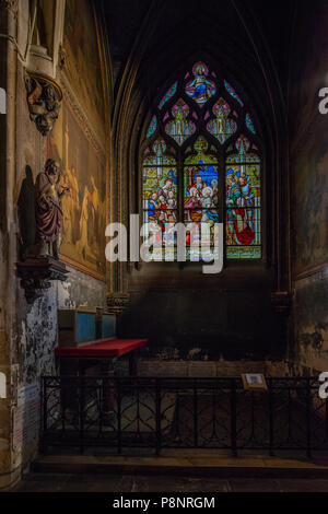 Un vitrail à l'église Saint-Séverin à Paris France Banque D'Images