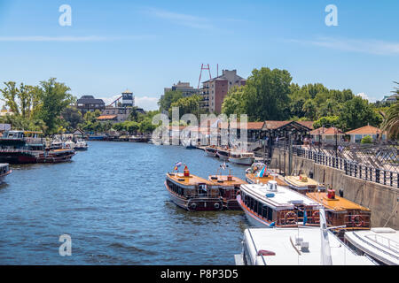 Bateaux au fleuve Tigre - Tigre, Buenos Aires, Argentine Banque D'Images