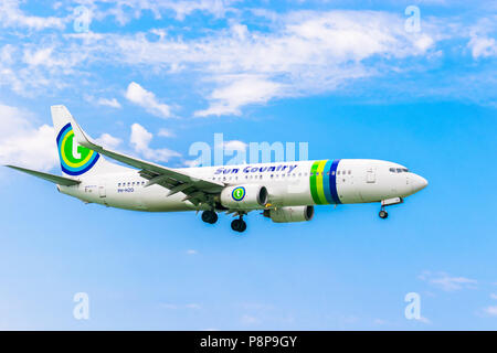 Montego Bay, Jamaïque - 19 Février 2017 : Sun Country Airlines avion prépare à atterrir à l'aéroport international de Sangster (MBJ) à Montego Bay Banque D'Images