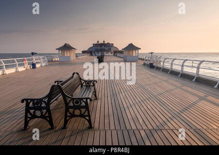 Jetée de Cromer, au lever du soleil, Norfolk, Angleterre Banque D'Images