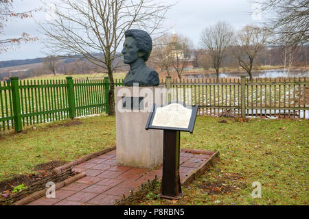 TARAKANOVO, RUSSIE - 5 novembre, 2017 : Musée Mémorial de l'état de D. I. Mendeleïev et A. A. Blok - Monument à le poète Alexandre Blok dans le M Banque D'Images