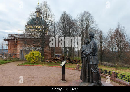 TARAKANOVO, RUSSIE - 5 novembre, 2017 : Musée Mémorial de l'état de D. I. Mendeleïev et A. A. Blok - Monument à A. Blok et L. Mendeleeva dans l Banque D'Images