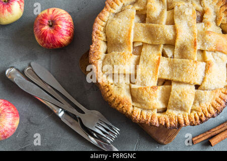 Dessert Tarte aux pommes classique. Des American Pie à partir de pommes d'été bio. Banque D'Images