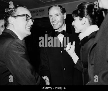 Mel Ferrer, Audrey Hepburn, Dino De Laurentiis, Teatro dell'opera, Rome 1961 Banque D'Images