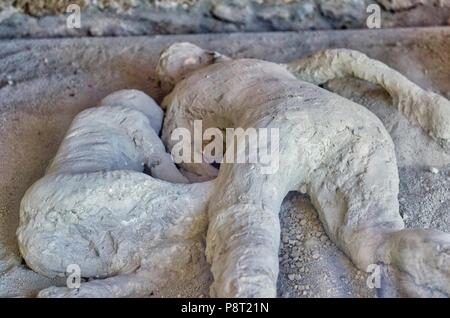 Certains plâtres de victime de l'éruption encore à Pompéi réelle.La ville est surtout célèbre pour les ruines de la ville antique de Pompéi Banque D'Images
