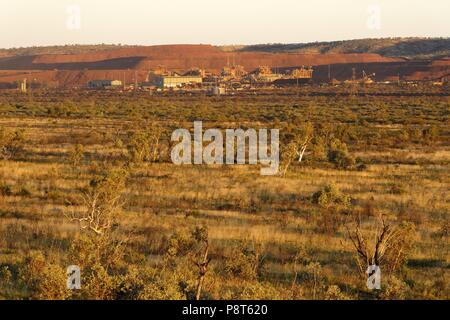 Marandoo site mine de minerai de fer, Pilbara, Australie du nord-ouest dans le monde entier d'utilisation | Banque D'Images