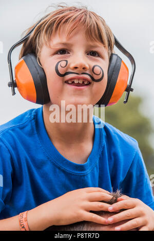 L'équipe Go effectuer sur le stade d'un petit obélisque mais foule enthousiaste - La Latitude 2018 Festival, Henham Park. Suffolk 13 Juillet 2018 Crédit : Guy Bell/Alamy Live News Banque D'Images