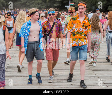 Les travaux par point chaud obtenir autour de l'arène - La Latitude 2018 Festival, Henham Park. Suffolk 13 Juillet 2018 Crédit : Guy Bell/Alamy Live News Banque D'Images