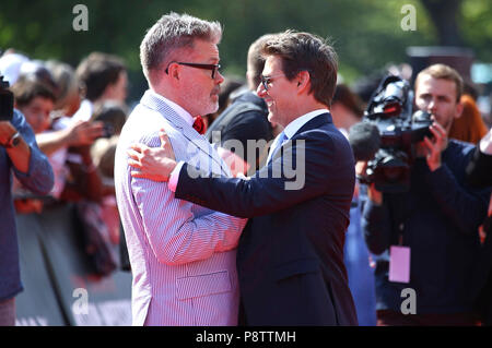 Christopher McQuarrie et Tom Cruise à la 'Mission : Impossible - Fallout' première mondiale au Palais de Chaillot le 12 juillet 2018 à Paris, France. Banque D'Images