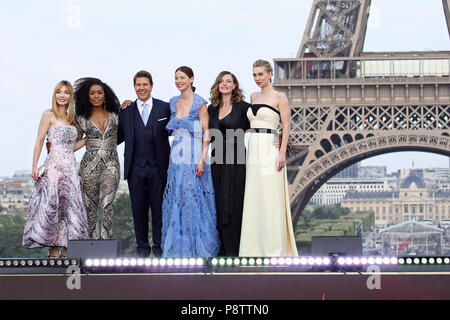 Alix Benezech, Angela Bassett, Tom Cruise, Michelle Monaghan, Rebecca Ferguson et Vanessa Kirby participant à la 'Mission : Impossible - Fallout' première mondiale au Palais de Chaillot le 12 juillet 2018 à Paris, France. Banque D'Images