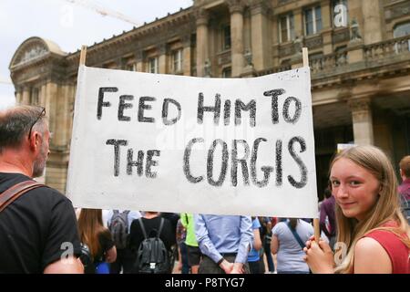 Birmingham, UK. Le 13 juillet, 2018. Les manifestants d'atout à Victoria Square, Birmingham. Peter Lopeman/Alamy Live News Banque D'Images