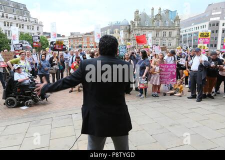 Birmingham, UK. Le 13 juillet, 2018. Les manifestants d'atout à Victoria Square, Birmingham. Peter Lopeman/Alamy Live News Banque D'Images