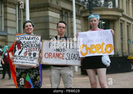 Birmingham, UK. Le 13 juillet, 2018. Les manifestants d'atout à Victoria Square, Birmingham. Peter Lopeman/Alamy Live News Banque D'Images