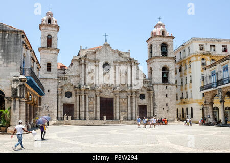 Cuba, La Havane. 23 Juin, 2018. La cathédrale San Cristobal à la Plaza de la Catedral. La Havane a conservé la plus grande ville intérieure historique colonial de l'Amérique latine. La ville célébrera son 500e anniversaire de fondation en 2019. Credit : Jens Kalaene Zentralbild-/dpa/dpa/Alamy Live News Banque D'Images