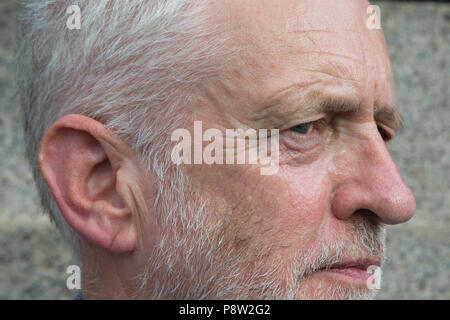 London UK 13 juillet 2018 leader travailliste Jeremy Corbyn après avoir parlé à la manifestation contre la visite du Président Trump au Royaume-Uni à Trafalgar Square. Credit : Thabo Jaiyesimi/Alamy Live News Crédit : Thabo Jaiyesimi/Alamy Live News Banque D'Images