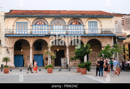 Cuba, La Havane. 23 Juin, 2018. Une galerie d'art dans le centre-ville historique à la Plaza Vieja. La Havane a conservé la plus grande ville intérieure historique colonial de l'Amérique latine. La ville célébrera son 500e anniversaire de fondation en 2019. Credit : Jens Kalaene Zentralbild-/dpa/dpa/Alamy Live News Banque D'Images