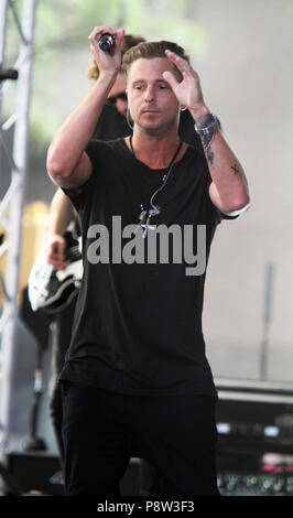 New York, NY, USA. Le 13 juillet, 2018. De Ryan Tedder une république à effectuer une série de concerts de Citi sur Today Show du Rockefeller Plaza à New York. Juillet 13, 2018 Credit : Rw/media/Alamy Punch Live News Banque D'Images