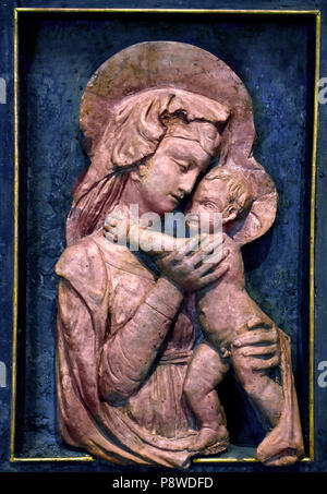 Madonna con il Bambino - Vierge à l'enfant par atelier par Donato di Niccolò di Betto Bardi, 1386 - 1466), mieux connu sous le nom de Donatello sculpteur renaissance Florence. Italie Italien Banque D'Images