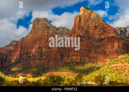 Cour des Patriarches, les montagnes dans le parc national de Zion, Utah. Banque D'Images