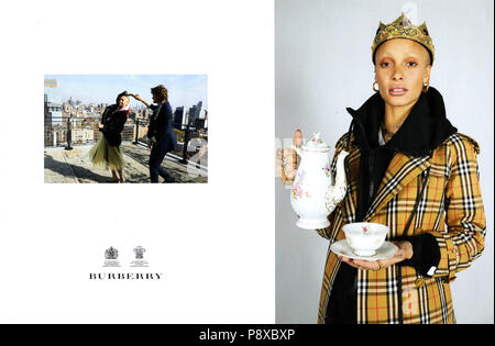 2010s UK Magazine Burberry Annonce Banque D'Images