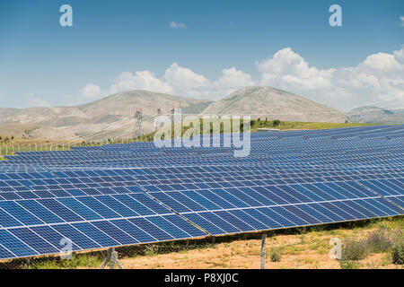 Power Plant à l'aide d'énergie solaire renouvelable Banque D'Images