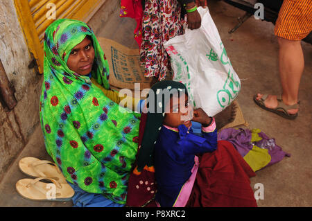 Vijaynagar : Colourfull habillé Gujarati les femmes. Le Gujarat est un paradis pour les amoureux du textile et de la mode freaks Banque D'Images