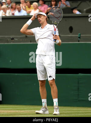 Huitième sud-africain Kevin Anderson semences célèbre qui a atteint sa première finale à Wimbledon, battant neuvième Américain John Isner semences 7-6 (8/6) 6-7 (5/7) 6-7 (9/11) 6-4 26-24 en demi-finale la plus longue dans l'tournamentâ sur l'histoire de onze jours le tournoi de Wimbledon au All England Lawn Tennis et croquet Club, Wimbledon. ASSOCIATION DE PRESSE Photo. Photo date : vendredi 13 juillet 2018. Voir l'histoire de Wimbledon TENNIS PA. Crédit photo doit se lire : Nigel Français/PA Wire. RESTRICTIONS : un usage éditorial uniquement. Pas d'utilisation commerciale sans l'accord préalable écrit de l'. PROFILS TÊTES L'utilisation de l'image fixe seulement - pas de mov Banque D'Images