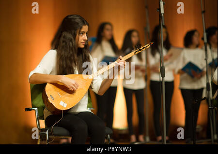 Concert de musique folklorique turc turc turc, des musiciens jouant des instruments Banque D'Images