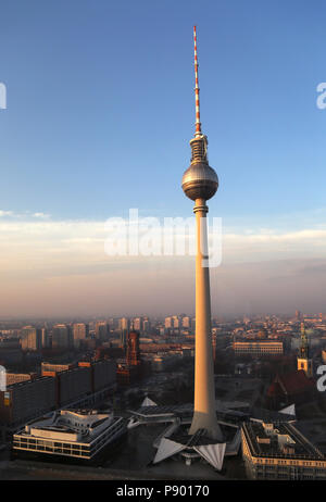 Berlin, Allemagne, la tour de télévision de Berlin le matin Banque D'Images