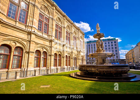 Maison de l'Opéra de Vienne et de l'architecture de la fontaine vue, capitale de l'Autriche Banque D'Images