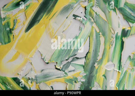 La peinture à l'huile des traits des tons verts réalisés à l'aide d'un pinceau sur un fond blanc Banque D'Images