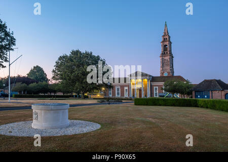 Le Royal Hospital School dans le Suffolk avec un mémorial à la bataille du Jutland. Banque D'Images