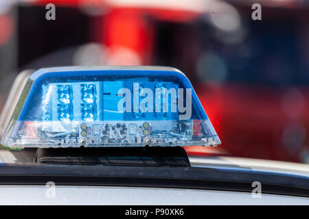 Blue Light Bar sur une voiture de police allemand Banque D'Images