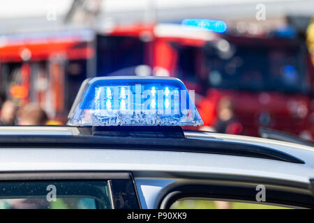 Blue Light Bar sur une voiture de police allemand Banque D'Images