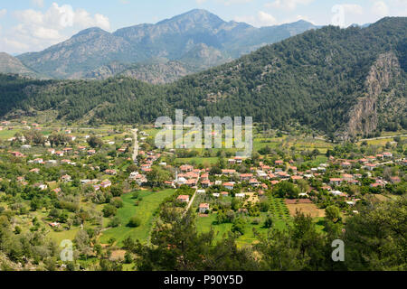 Vue sur Turgut village près de Marmaris resort town en Turquie. Banque D'Images