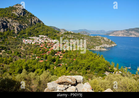 Vue sur cottage village près de banlieue de Turunc Marmaris resort town en Turquie. Banque D'Images