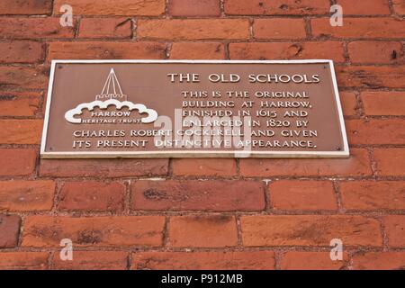 Une plaque par Harrow Heritage Trust pour l'ancienne école. C'est le bâtiment d'origine à Harrow, achevé en 1615 pour l'École de Harrow. Banque D'Images