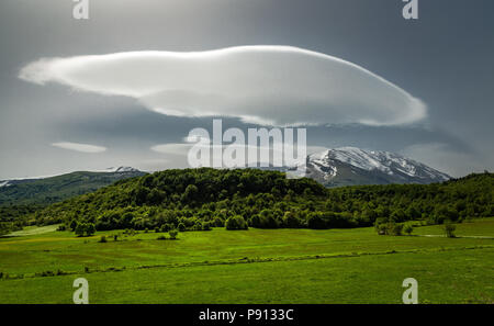 Sur les nuages lenticulaires, Majella Abruzzes Banque D'Images