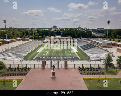 Charlotte, Caroline du Nord, USA. Le 13 juillet, 2018. La Division de l'UNC Charlotte JE L'équipe de football FC a démarré en 2013. Il joue au stade Richardson de Jerry, qui détient environ 15 000 personnes et peut être étendu pour contenir jusqu'à 40 000 personnes. Son premier match a été une victoire 52-7 contre l'Université de Campbell le 31 août 2013. Crédit : Walter G Arce Sr Asp Inc/ASP/ZUMA/Alamy Fil Live News Banque D'Images