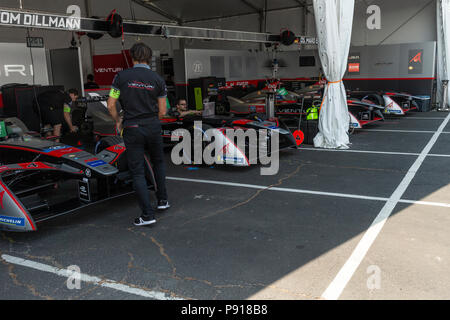 New York, NY - 13 juillet 2018 : préparation dans des garages pour la formule E New York racing à Red Hook voie Banque D'Images