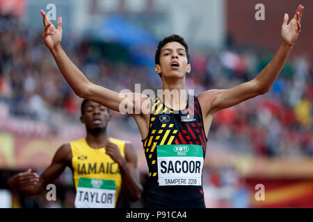 Tampere. Le 13 juillet, 2018. Jonathan Sacoor de Belgique célèbre après avoir remporté le 400 mètres hommes au Championnats du Monde U20 Championships à Tampere en Finlande le 13 juillet 2018. Sacoor a gagné la médaille d'or avec 45,03 secondes. Credit : Matti Matikainen/Xinhua/Alamy Live News Banque D'Images