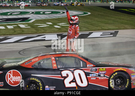 Sparte, Kentucky, USA. Le 13 juillet, 2018. Christopher Bell (20) remporte le 300 Alsco à Kentucky Speedway à Sparte, Kentucky. Crédit : Stephen A. Arce/ASP/ZUMA/Alamy Fil Live News Banque D'Images