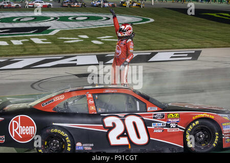 Sparte, Kentucky, USA. Le 13 juillet, 2018. Christopher Bell (20) remporte le 300 Alsco à Kentucky Speedway à Sparte, Kentucky. Crédit : Stephen A. Arce/ASP/ZUMA/Alamy Fil Live News Banque D'Images