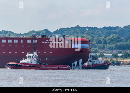 Birkenhead. United Kingdom. 14e. Juillet. En 2018. Sir David Attenborough lance le nouveau navire de recherche polaire nommé d'après lui en bas de la cale dans la rivière Mersey Birkenhead ce midi.Le navire est également connu sous le nom de Jhaampe McBoatface. Le lancement a eu lieu au chantier naval Cammell Laird à Birkenhead. Crédit : John Davidson Photos/Alamy Live News Banque D'Images