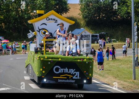 Marseille en Beauvaisis, France, 14 juillet 2018. Tour de France 2018 - étape 8. La caravane en passant par Marseille en Beauvaisis, la France à environ 60 kilomètres de l'arrivée à Amien (c) Andrew Wilson | FR Banque D'Images