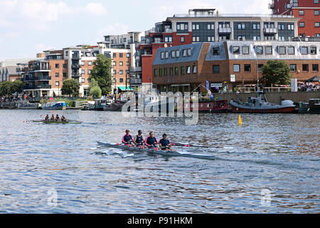 Kingston upon Thames London England UK. 14 juillet 2018. L'aviron le long de la Tamise à Kingston Bridge dans le cadre de la régate annuelle de deux jours. Credit : Julia Gavin/Alamy Live News Banque D'Images