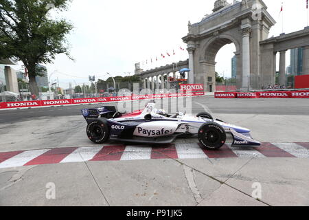 Toronto, Ontario, Canada, 14 juillet 2018. Jour 2 au honda Indy Toronto Ontario Canada. Dans la matinée, les automobilistes pourront faire leur dernière la pratique et de qualification, plus tard dans l'après-midi rues de Toronto sera l'hôte de 5 courses, Pro Mazda, USF2000, Indy Lights, NASCAR Pinty's et GT3 sur le dessus de que la série Indy fera la qualification rapide 6. Dale Fittipaldi(19) va dans le premier virage lors de la dernière pratique. Luc Durda/Alamy Live News Banque D'Images